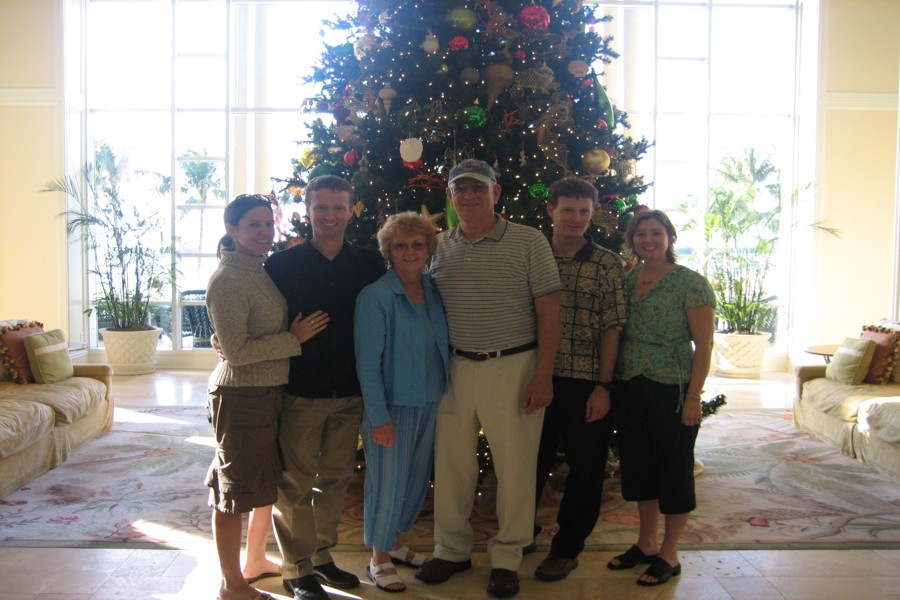 ../image/family picture at the sanibel resort.jpg